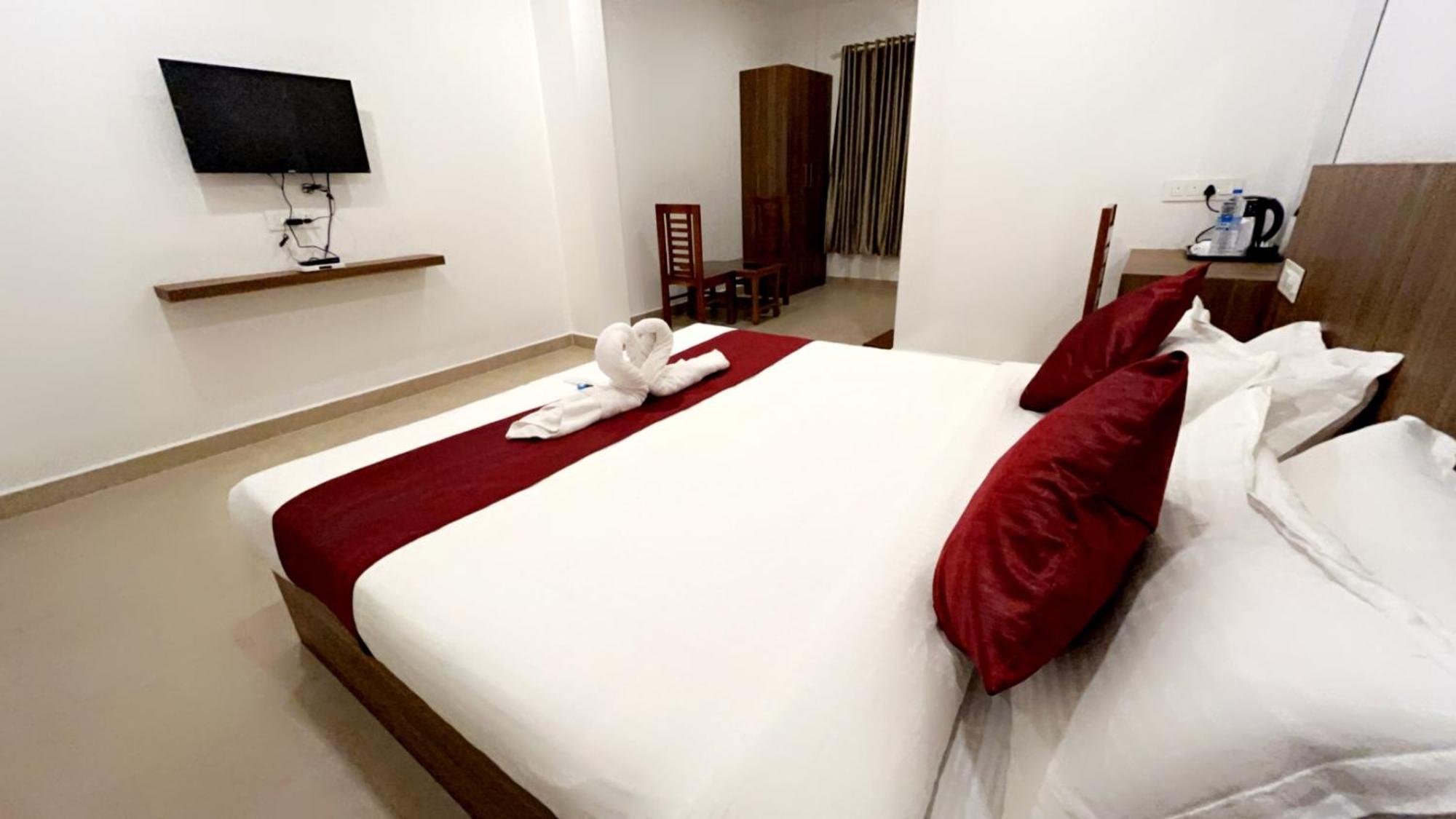 Hotel Dream Suite, Kattappana Exterior photo
