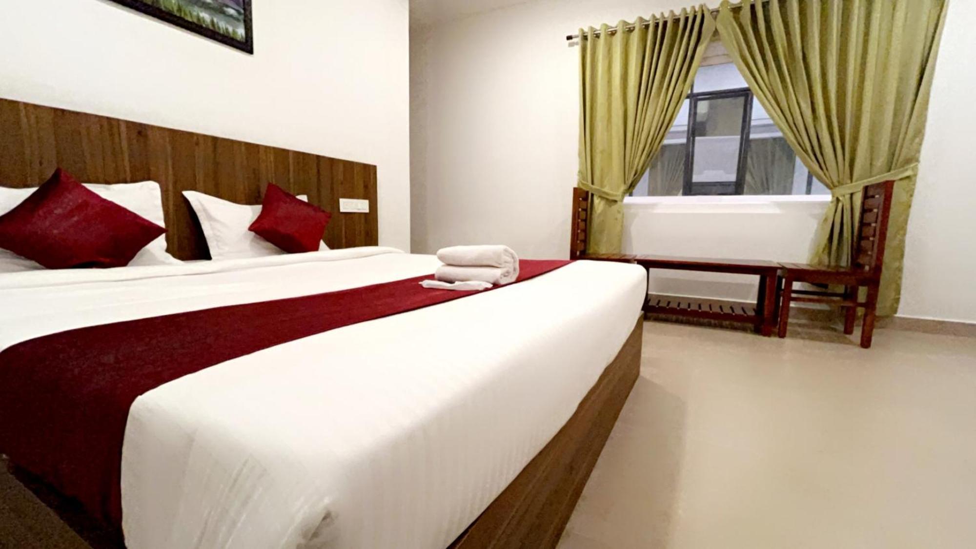 Hotel Dream Suite, Kattappana Exterior photo